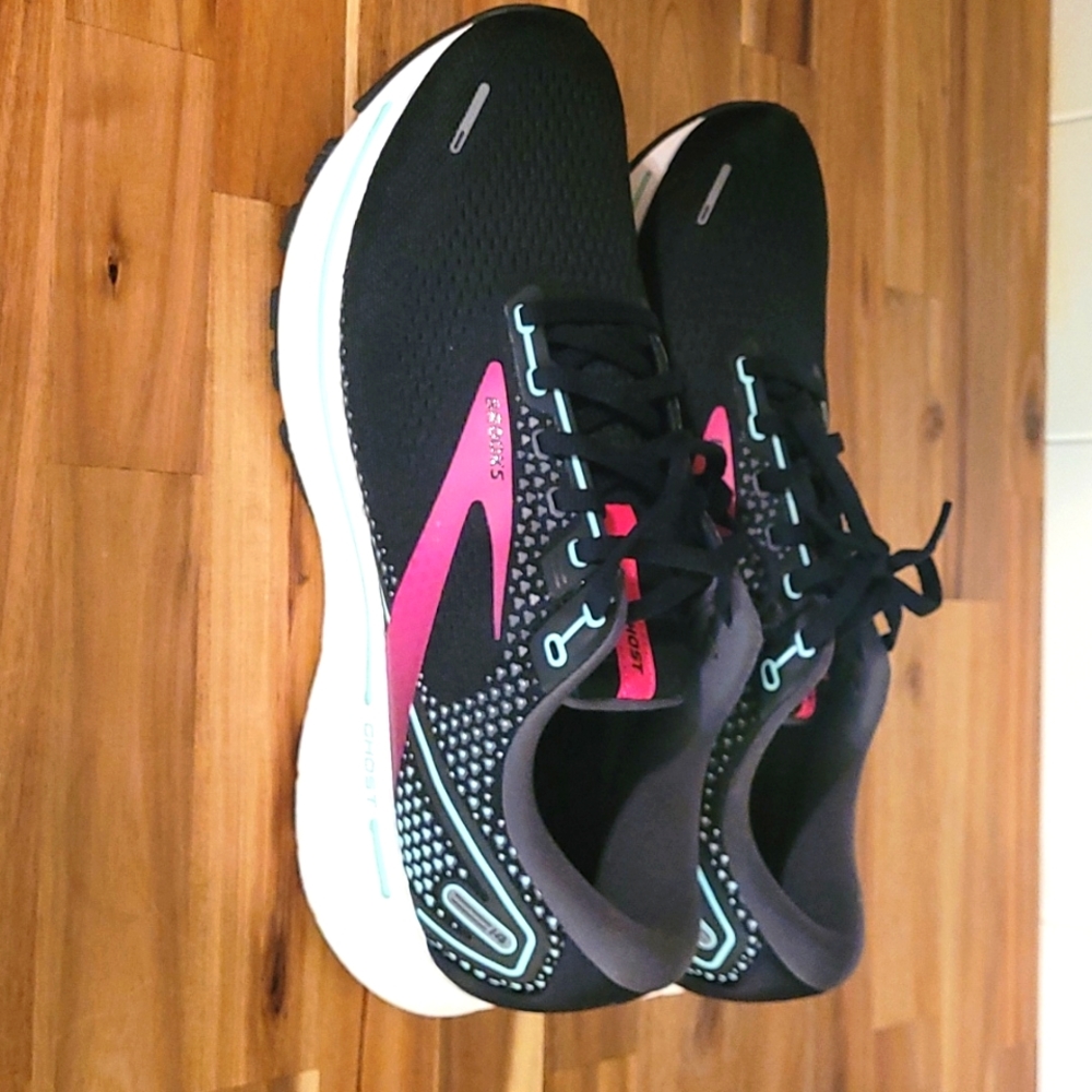 Brooks gohst running shoes